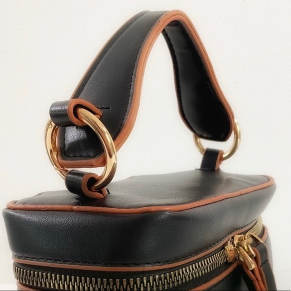 Camera Bag-style crossbody - Picture 5 of 10